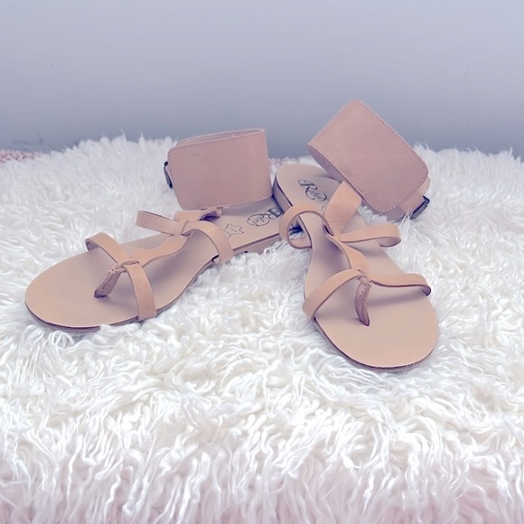Super Cute & Stylish Rebel Tan Leather Gladiator Sandals with Ankle Cuff!🛍🩴💕 - Picture 1 of 9
